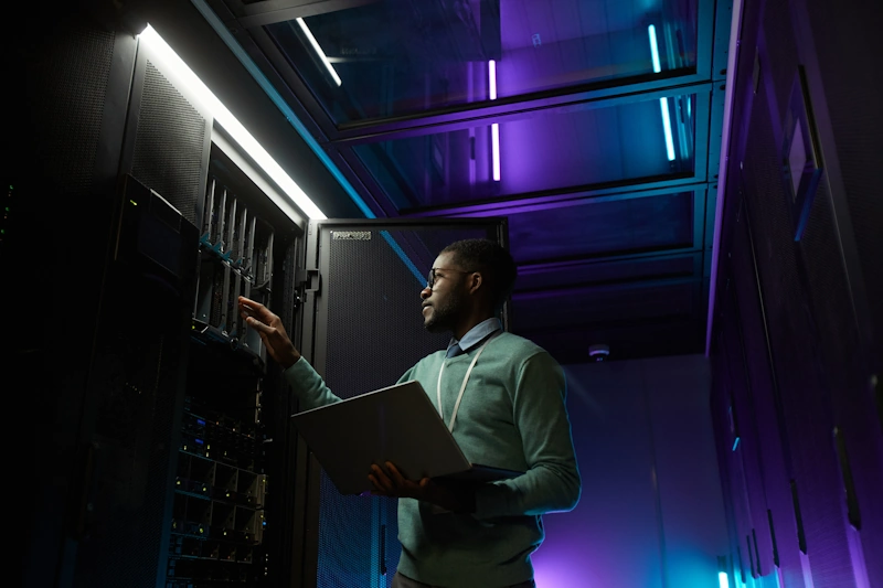 Baie informatique dans le noir